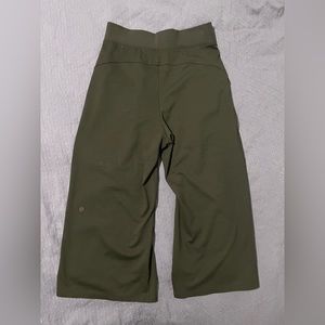Lululemon wide leg pant (size 8)